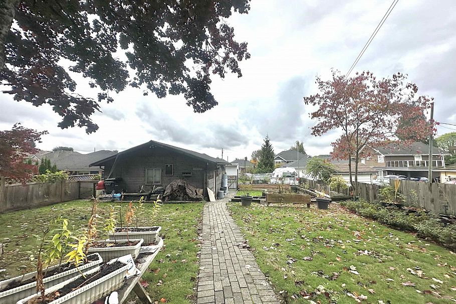 313 E 13th Street North Vancouver, BC - 10