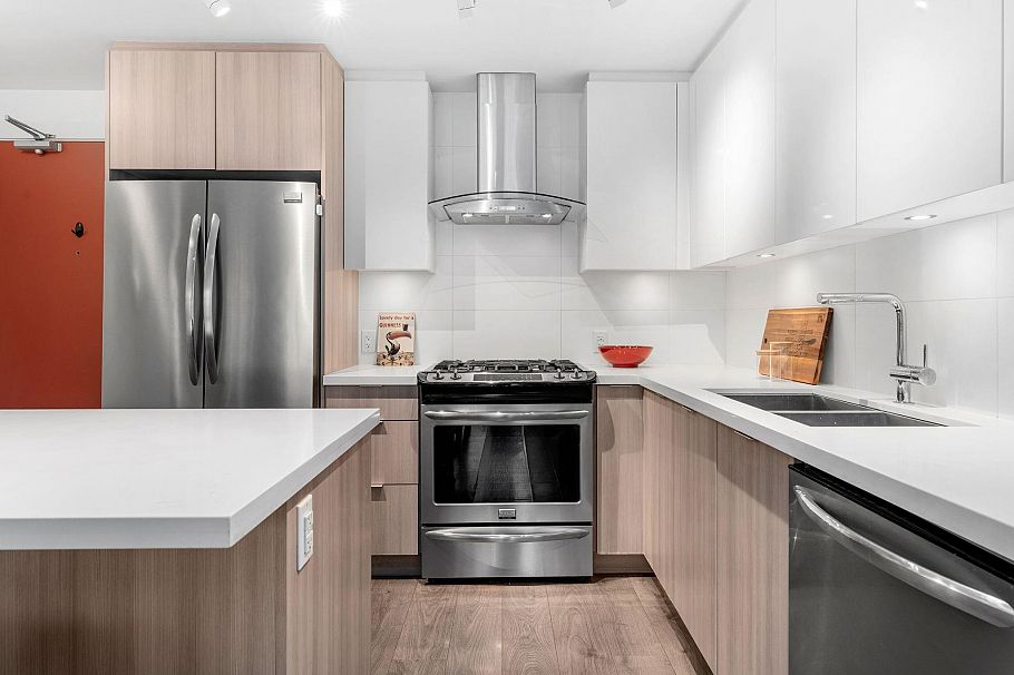 420 3602 Aldercrest Drive North Vancouver, BC - 1