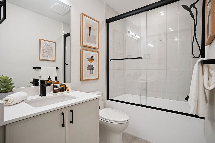 1 1915 E 3rd Avenue Vancouver, BC - 18