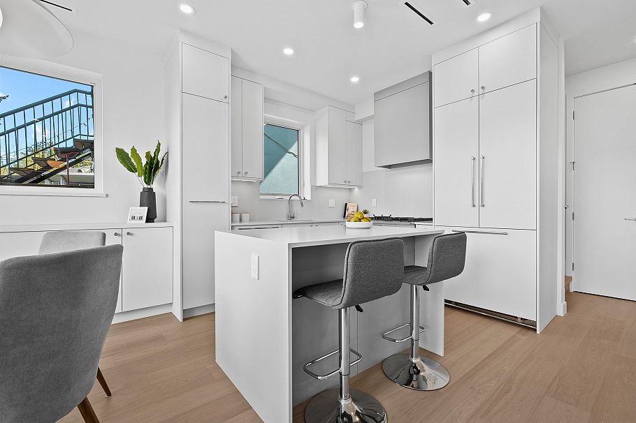 2 2253 Grant Street Vancouver, BC - 12