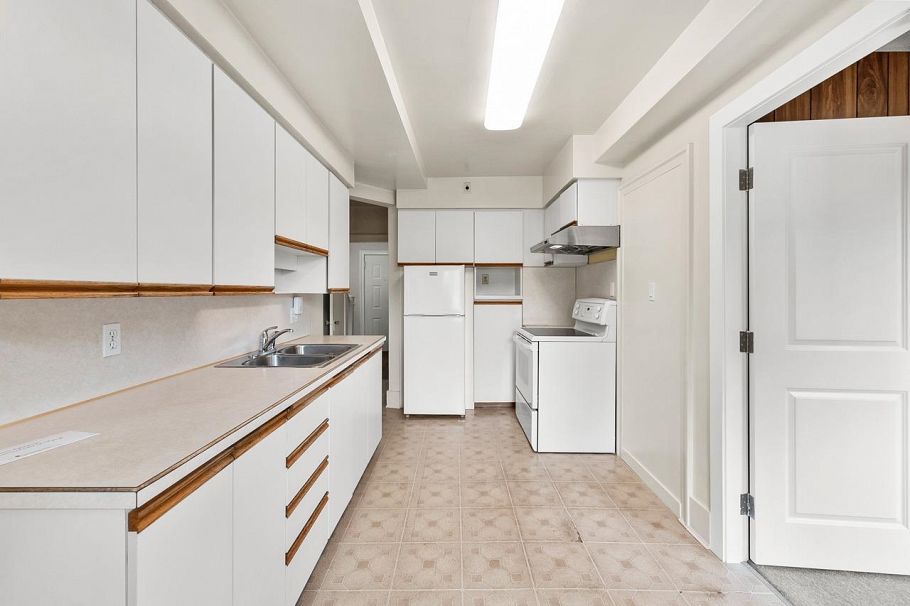 4879 Collingwood Street Vancouver, BC - 5