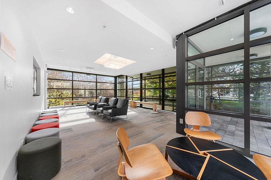 420 3602 Aldercrest Drive North Vancouver, BC - 22