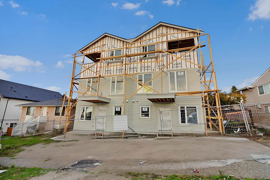 4 3581 Haida Street Vancouver, BC - 2