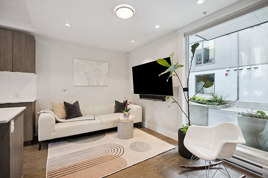 13 531 East 16th Avenue Vancouver, BC - 3