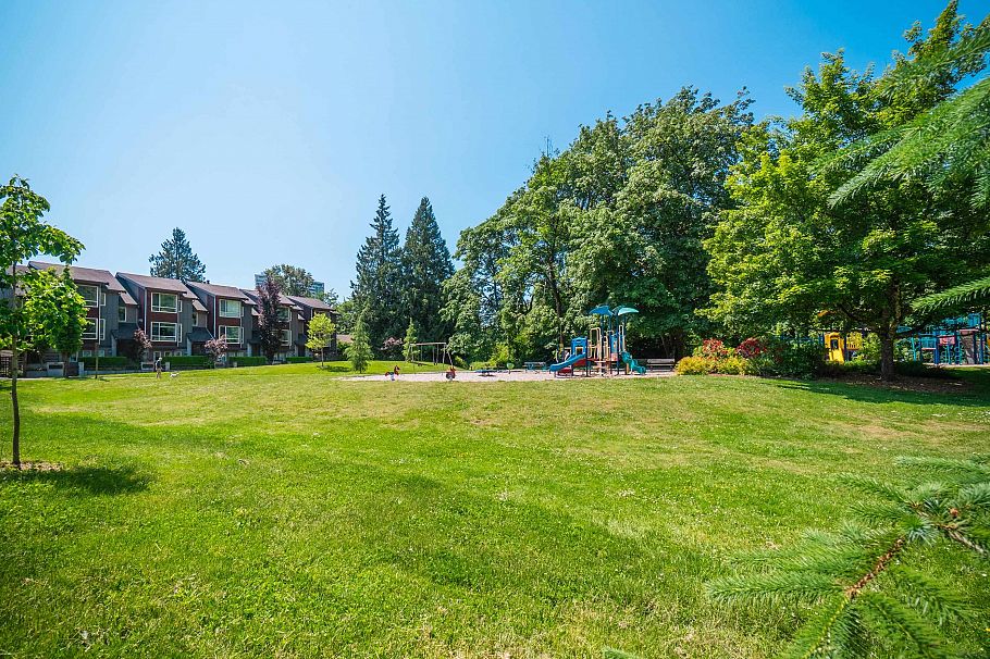 11 933 Premier Street North Vancouver, BC - 33