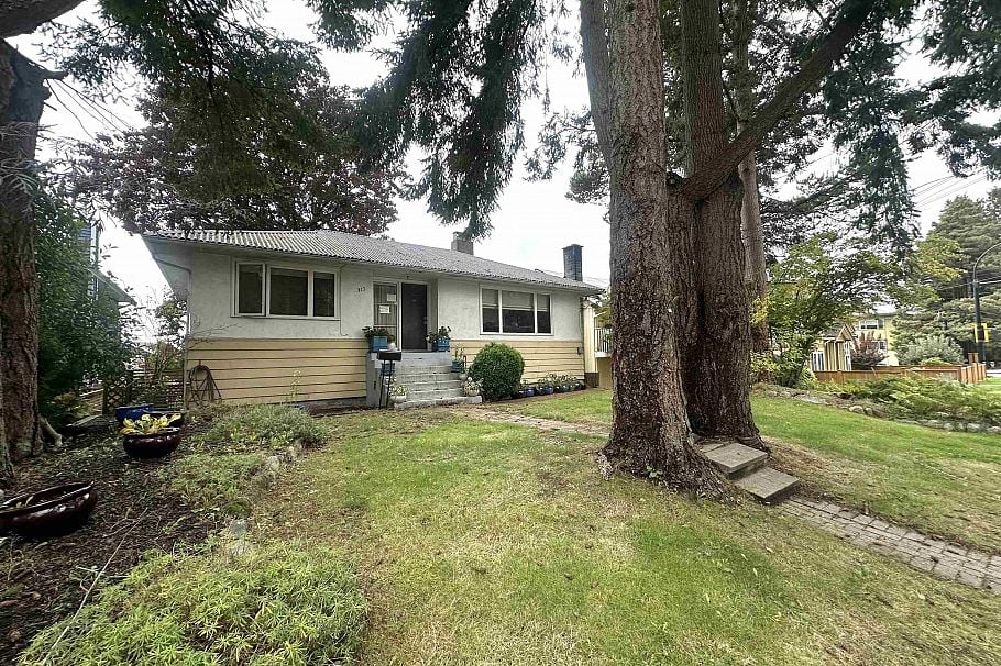 313 E 13th Street North Vancouver, BC - 7