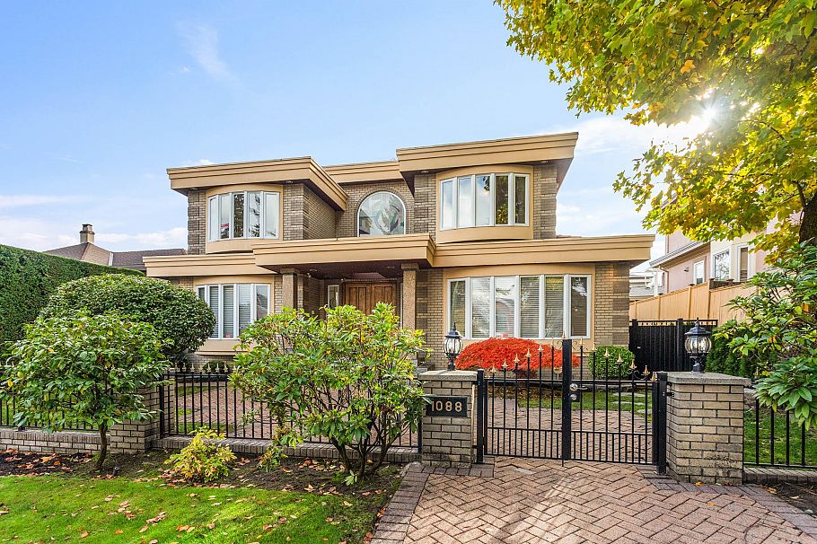 1088 W 42nd Avenue Vancouver, BC - 1