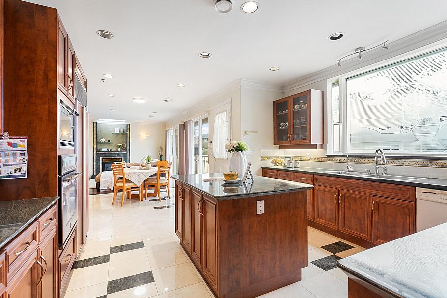 1088 W 42nd Avenue Vancouver, BC - 17