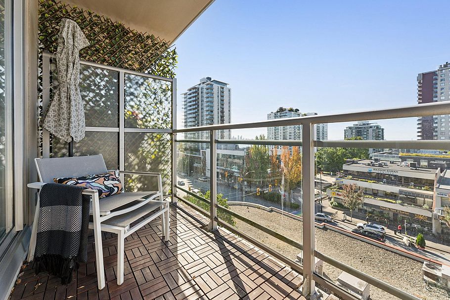 601 108 E 14th Street North Vancouver, BC - 32