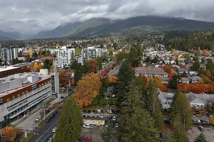 313 E 13th Street North Vancouver, BC - 4