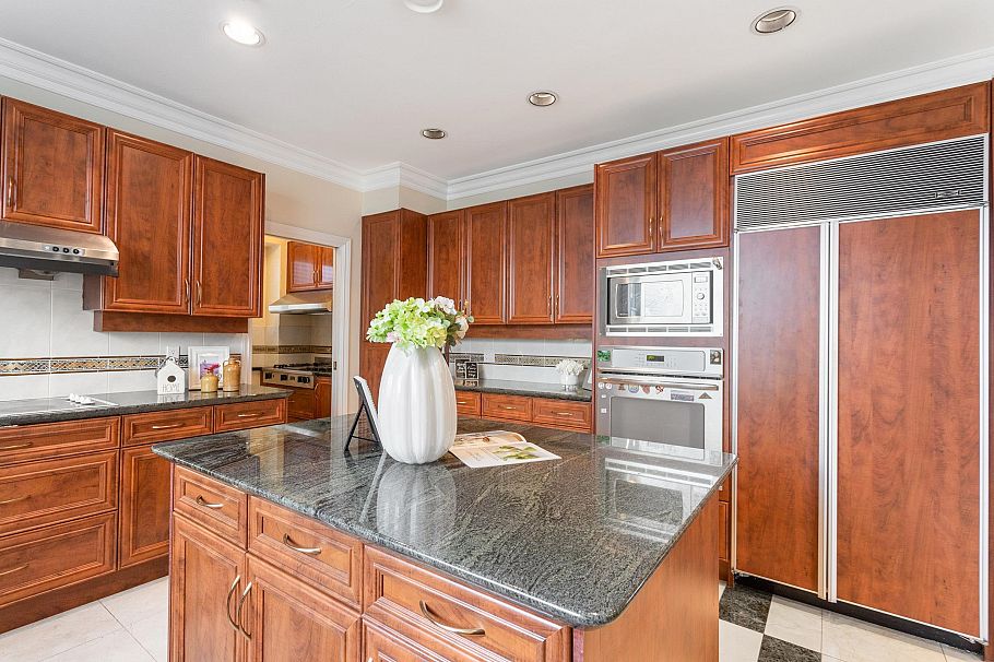 1088 W 42nd Avenue Vancouver, BC - 16