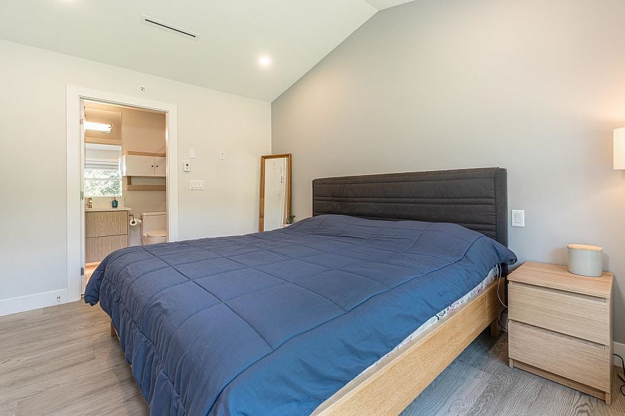 11 933 Premier Street North Vancouver, BC - 17