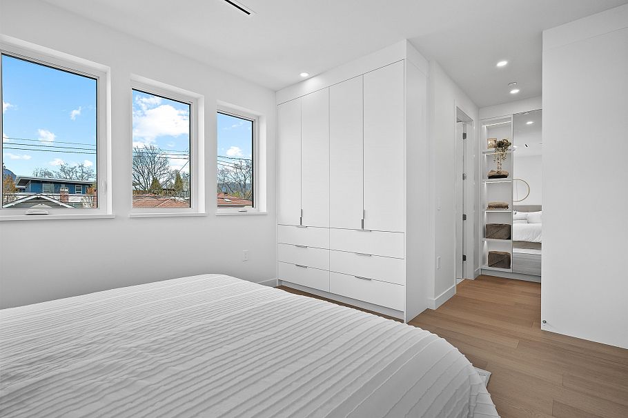 2 2253 Grant Street Vancouver, BC - 19