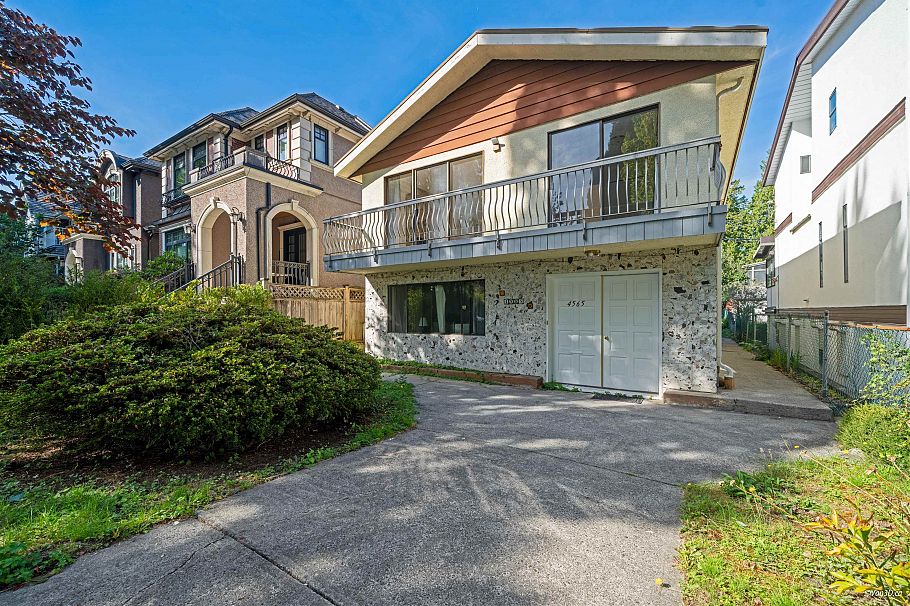 4565 W 9th Avenue Vancouver, BC - 2