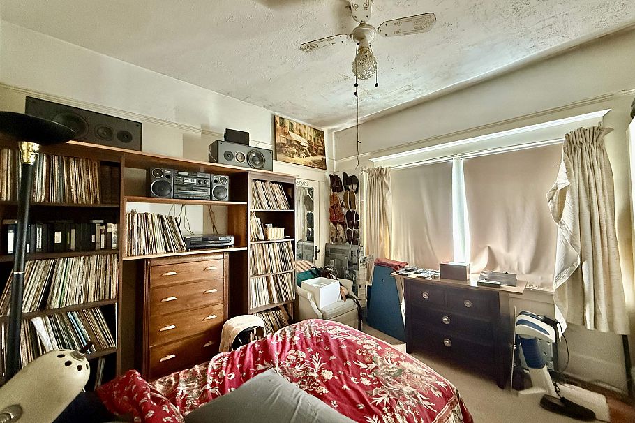 211 E 38th Avenue Vancouver, BC - 6