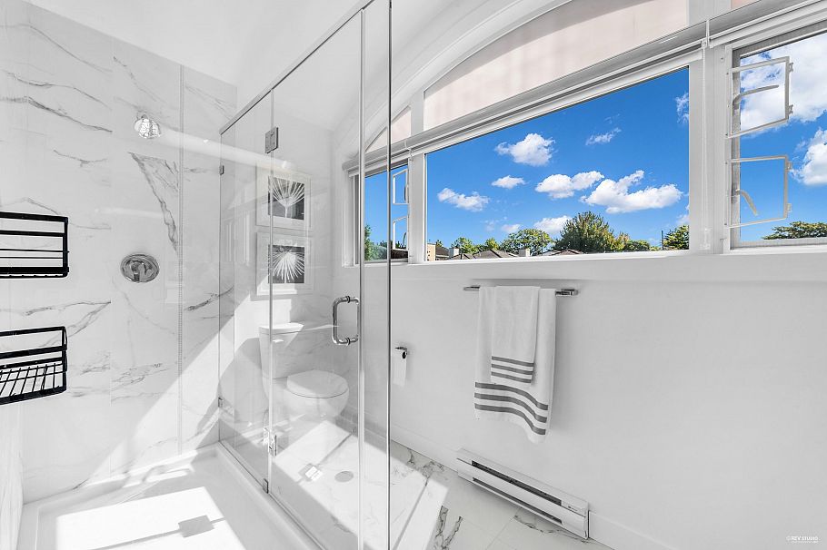 7881 French Street Vancouver, BC - 24