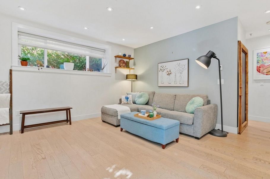 165 W 14th Avenue Vancouver, BC - 4