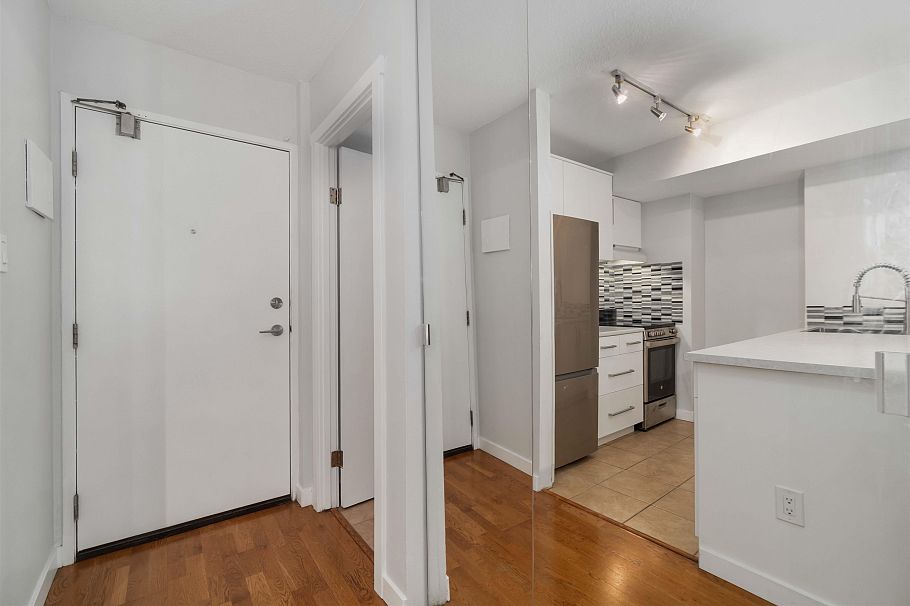 808 1333 Hornby Street Vancouver, BC - 5