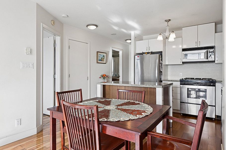 810 175 W 1st Street North Vancouver, BC - 9