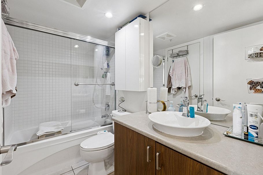 810 175 W 1st Street North Vancouver, BC - 21