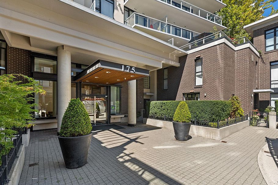 810 175 W 1st Street North Vancouver, BC - 32