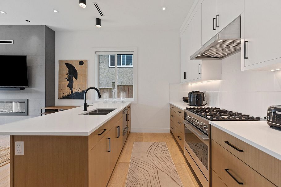 1 1621 E 11th Avenue Vancouver, BC - 18