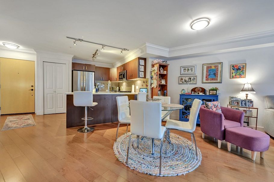 202 857 W 15th Street North Vancouver, BC - 21