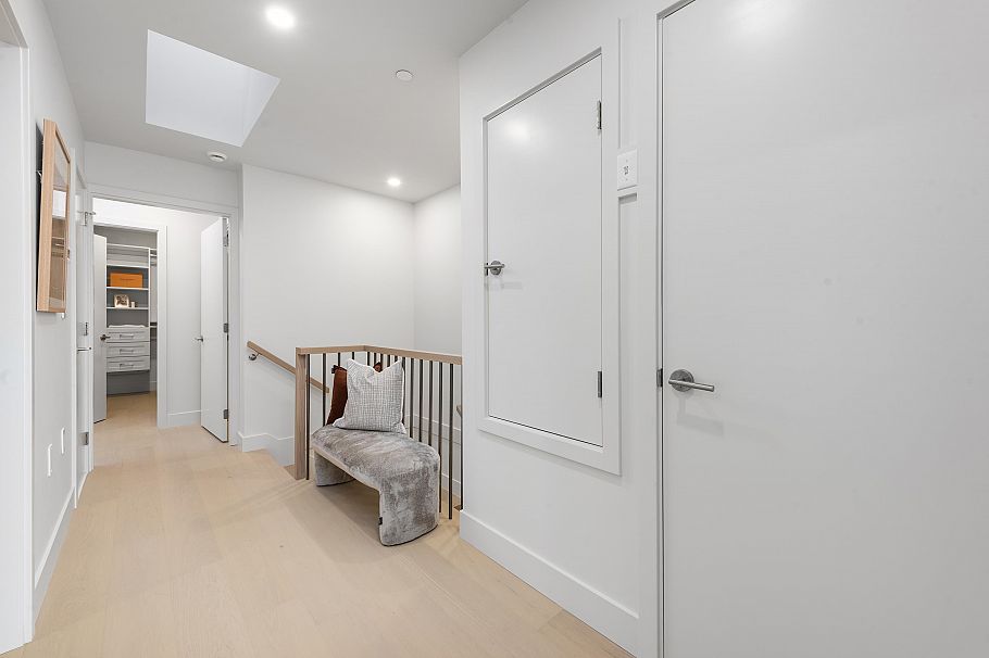 2136 E 10th Avenue Vancouver, BC - 21