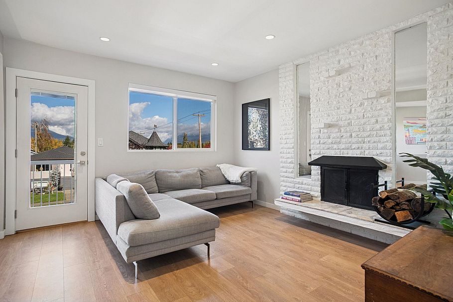 2790 Napier Street Vancouver, BC - 1