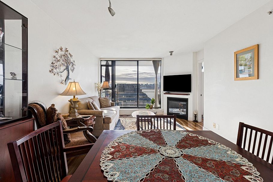 810 175 W 1st Street North Vancouver, BC - 3