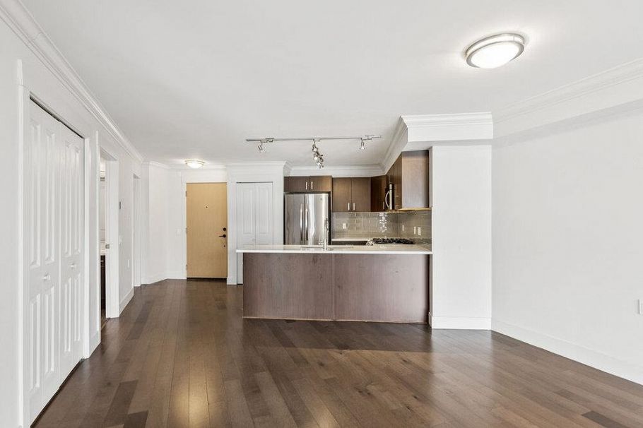 202 857 W 15th Street North Vancouver, BC - 11