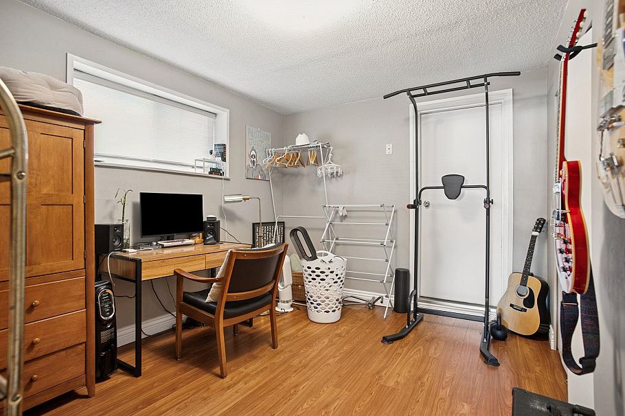 2790 Napier Street Vancouver, BC - 30