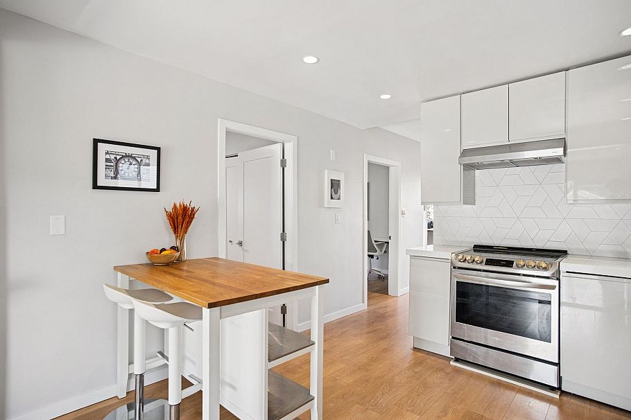 2790 Napier Street Vancouver, BC - 10