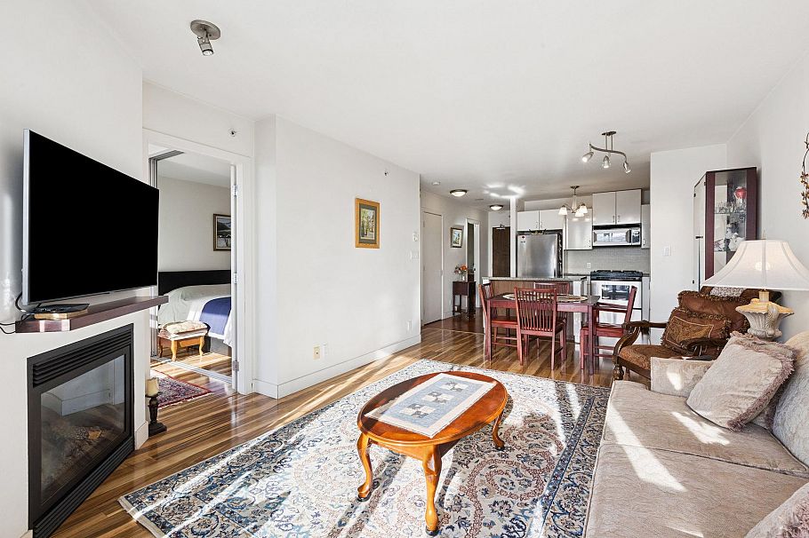 810 175 W 1st Street North Vancouver, BC - 5