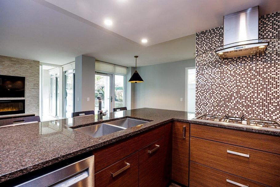 108 210 W 13th Street North Vancouver, BC - 10