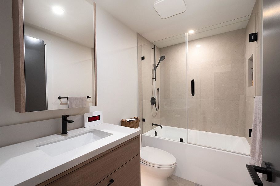 403 1050 Bowron Court North Vancouver, BC - 26