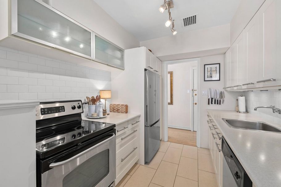 302 1246 Cardero Street Vancouver, BC - 10