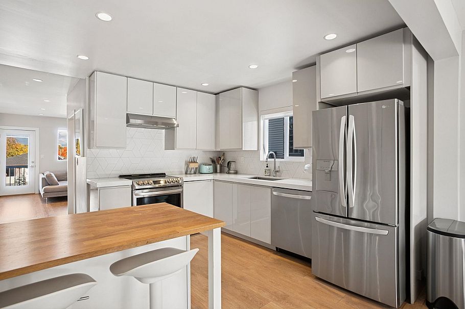 2790 Napier Street Vancouver, BC - 11