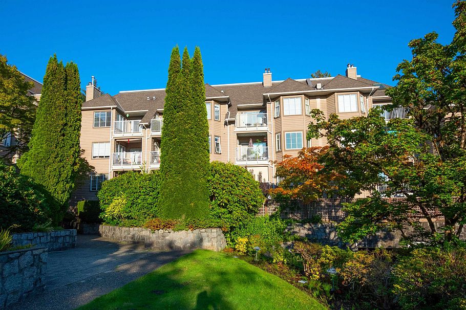 403 1050 Bowron Court North Vancouver, BC - 1