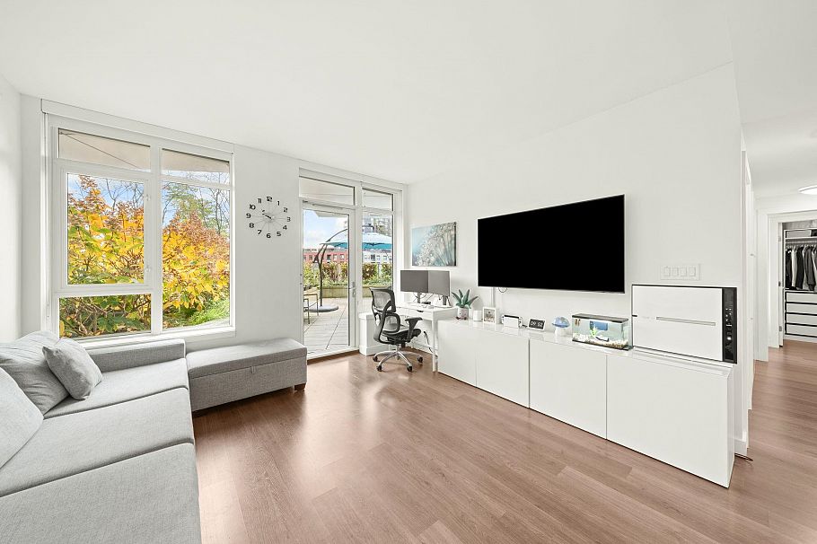 209 3557 Sawmill Crescent Vancouver, BC - 1