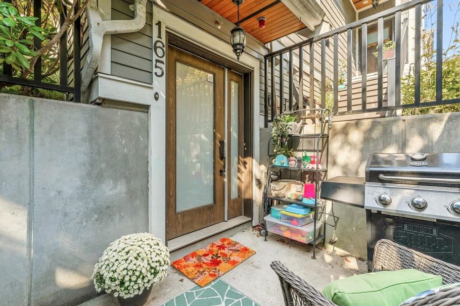 165 W 14th Avenue Vancouver, BC - 22