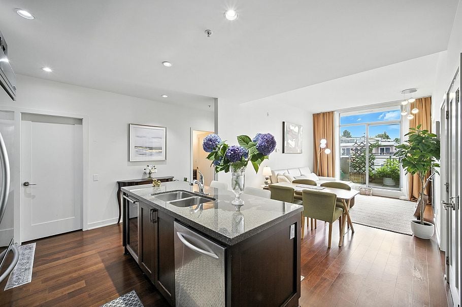 404 3595 W 18th Avenue Vancouver, BC - 2