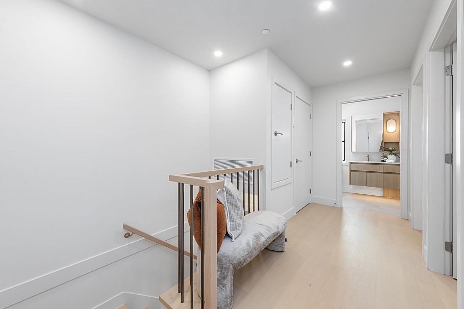 2136 E 10th Avenue Vancouver, BC - 20