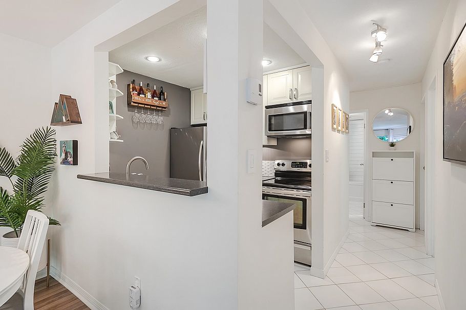 214 555 W 14th Avenue Vancouver, BC - 9