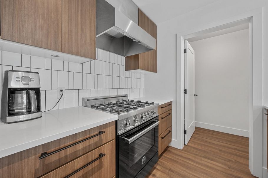 201 6933 Cambie Street Vancouver, BC - 6