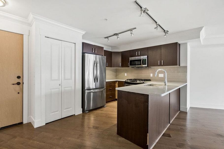 202 857 W 15th Street North Vancouver, BC - 8