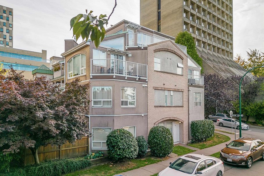 L02 788 W 8th Avenue Vancouver, BC - 1