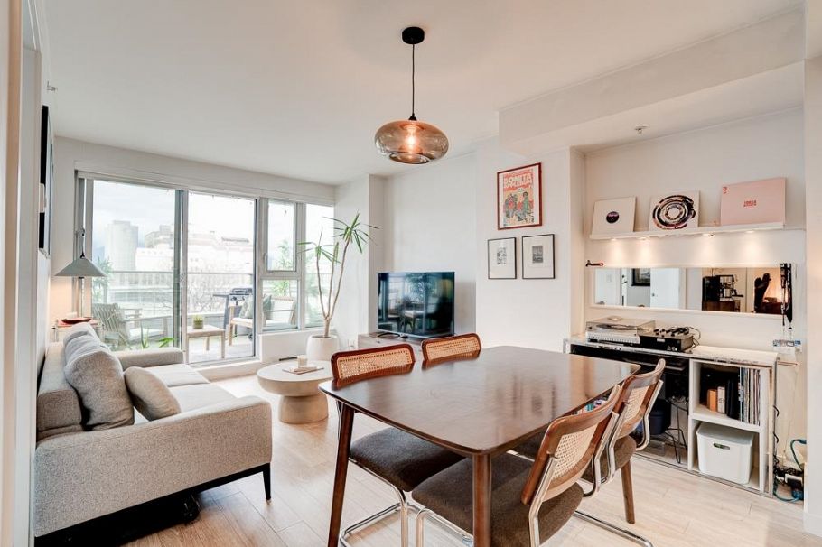 201 983 E Hastings Street Vancouver, BC - 9