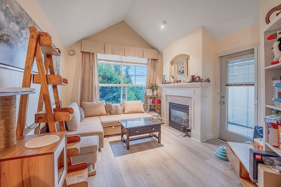 416 960 Lynn Valley Road North Vancouver, BC - 3