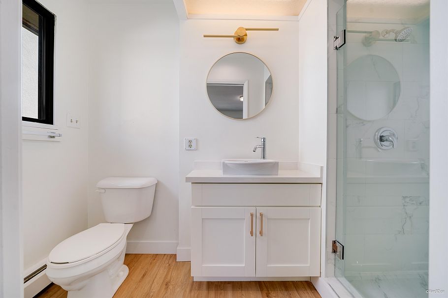 4565 W 9th Avenue Vancouver, BC - 25